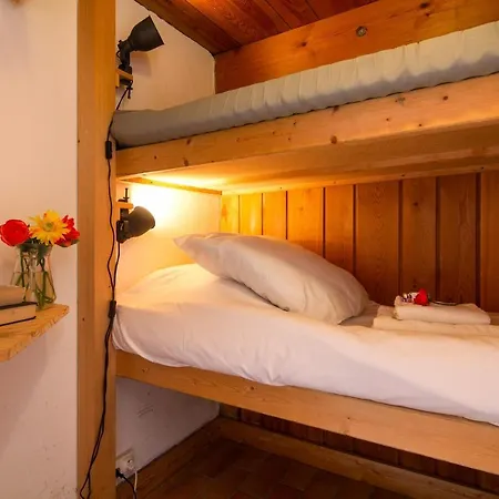 Grand Roc - Petit Guide Studio - Happy * Chamonix